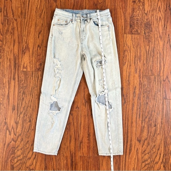 Wild Fable High Rise Distressed High Waisted Light Wash Cotton Mom Jeans Size 2 - Picture 14 of 16
